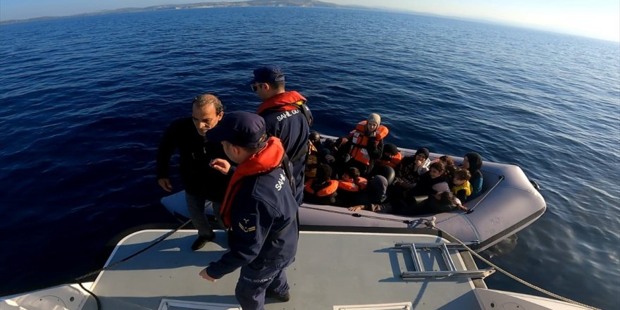 İzmir açıklarında 94 düzensiz göçmen yakalandı