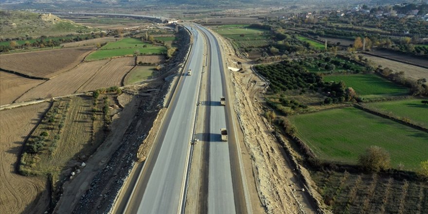 Aydın-Denizli Otoyolu'nun 80 kilometrelik bölümü cuma günü trafiğe açılacak