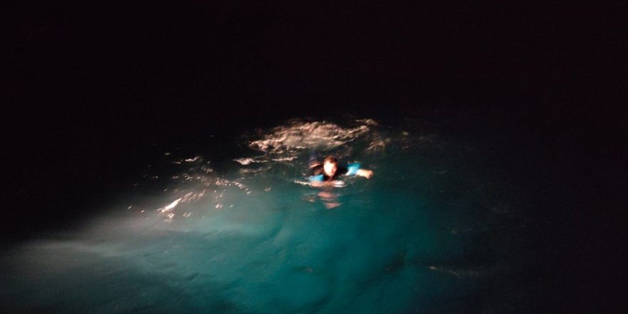 Sisam Adası'na yüzerek geçmeye çalışan düzensiz göçmen kurtarıldı