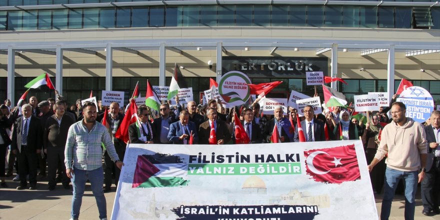 Uşak Üniversitesindeki akademisyenler İsrail'i protesto etti