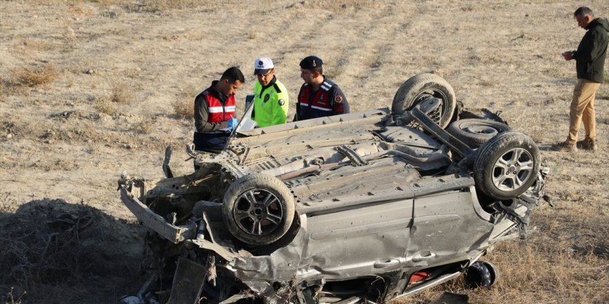 Denizli'de takla atan otomobildeki iki kardeşten biri öldü