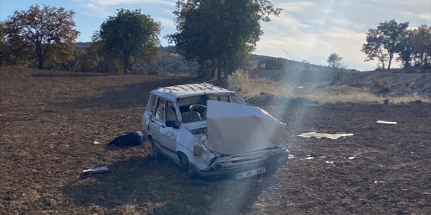 Afyonkarahisar'da tarlaya devrilen otomobilin sürücüsü öldü