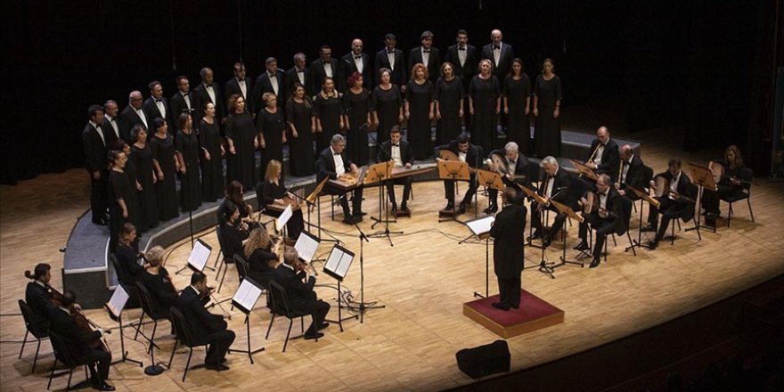 Cumhurbaşkanlığı Klasik Türk Müziği Korosu 48 yıldır klasik Türk müziğini yaşatıyor