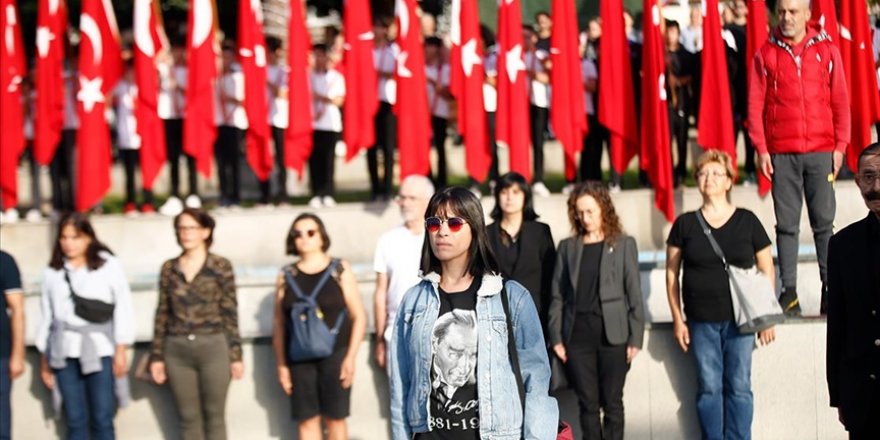 Büyük Önder Atatürk'ü anıyoruz