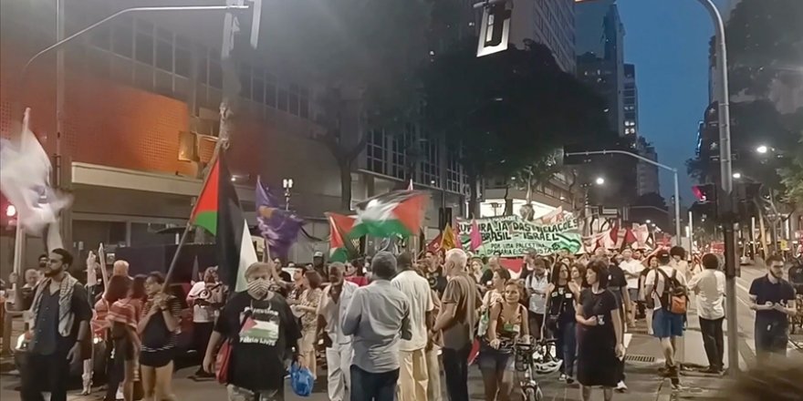 Brezilya'da yüzlerce kişi Filistin'e destek için ABD Konsolosluğuna yürüdü