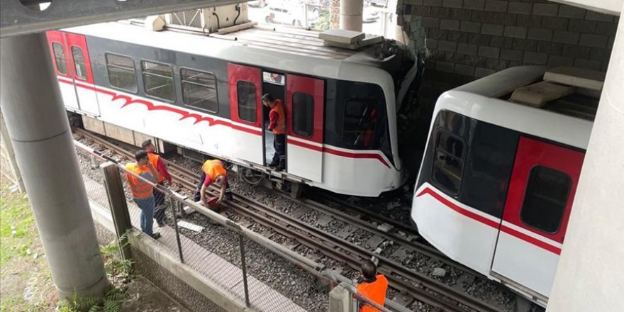 İzmir'de raydan çıkıp peron duvarına çarpan metro vagonundaki 3 kişi yaralandı