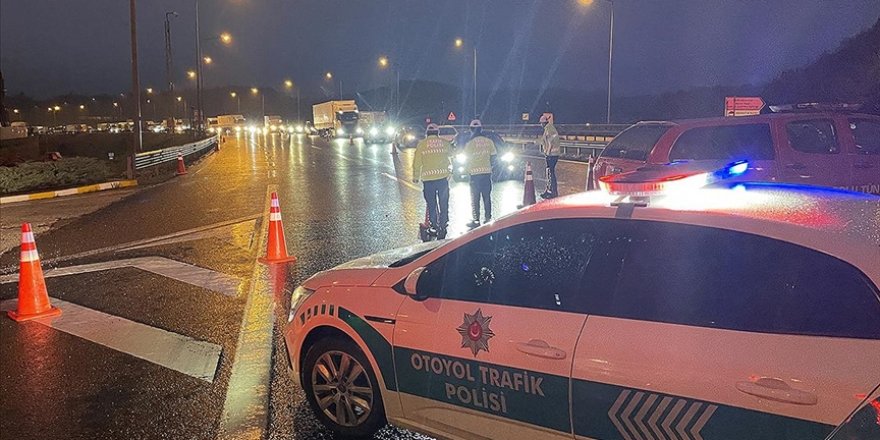 Anadolu Otoyolu Bolu Dağı Tüneli İstanbul yönü heyelan riski nedeniyle kapatıldı