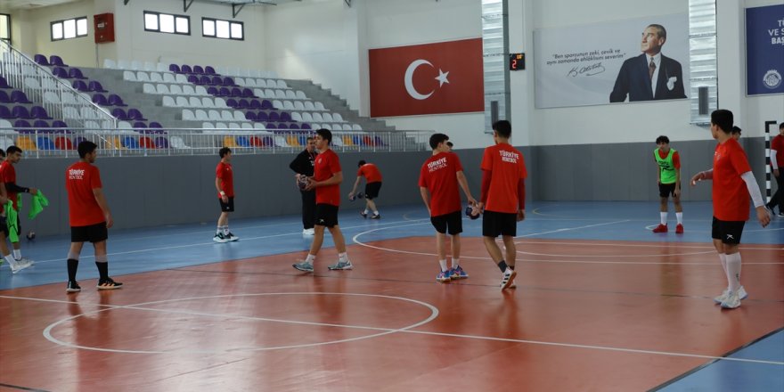 Hentbol U-15 Erkek Milli Takımı Afyonkarahisar'da kampa girdi