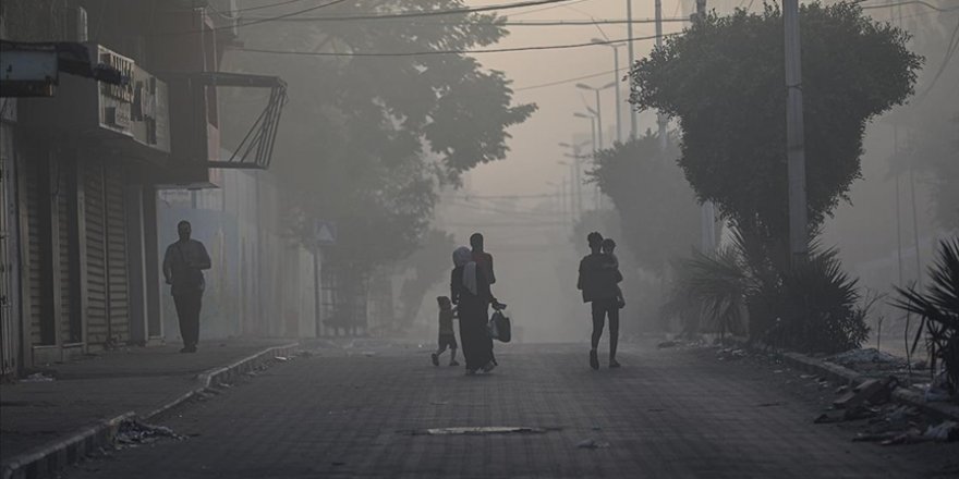 İsrail ordusunun Gazze'de gece boyu süren hava ve topçu saldırılarında onlarca kişi öldü