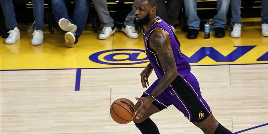NBA'de LeBron James rekor kırdı, Lakers farklı kazandı