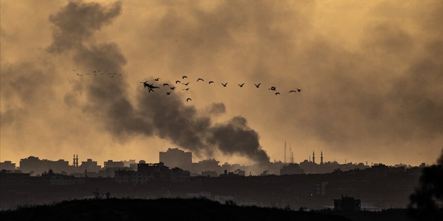 İsrail savaş uçakları, gece boyunca Gazze Şeridi'nde sivil yerleşimlere bomba yağdırdı