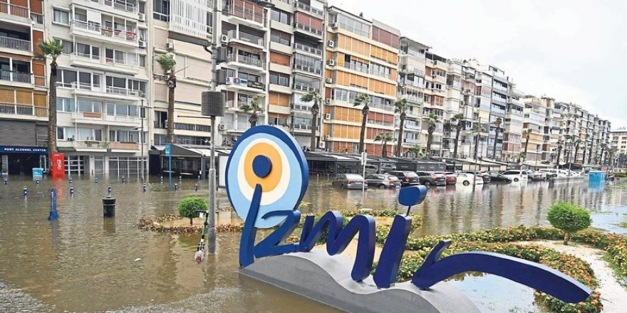 İzmir’i deniz bastı!