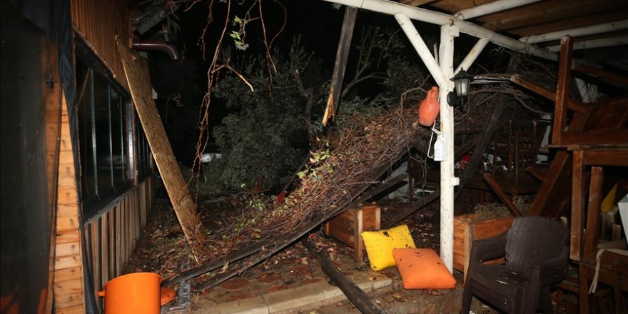 Çanakkale'de sağanak ve fırtına Assos'ta zarara neden oldu