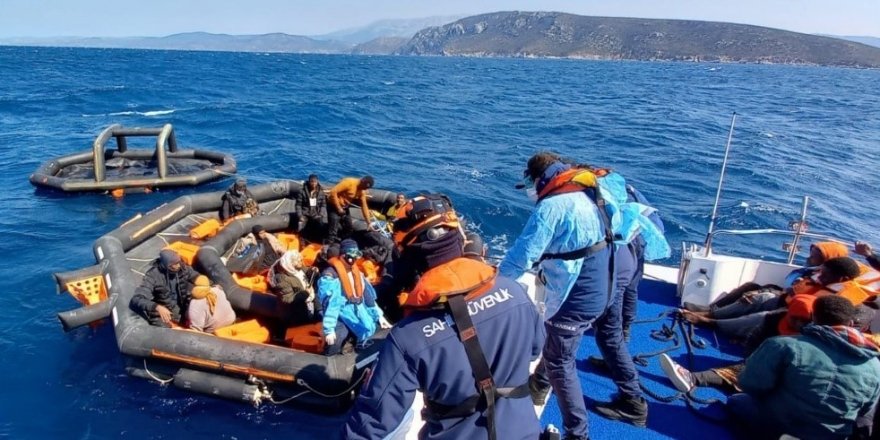 Çeşme açıklarında 37 düzensiz göçmen kurtarıldı