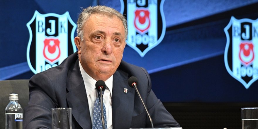 Beşiktaş Kulübü Başkanı Ahmet Nur Çebi, futbol takımıyla vedalaştı