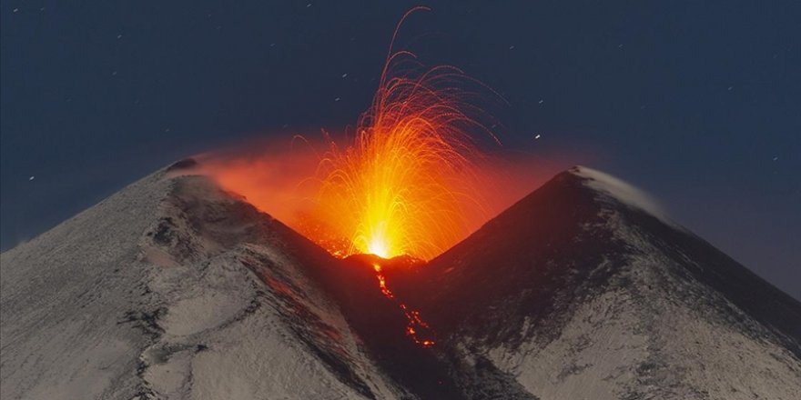 İtalya'daki Etna Yanardağı'nda volkanik hareketlilik devam ediyor