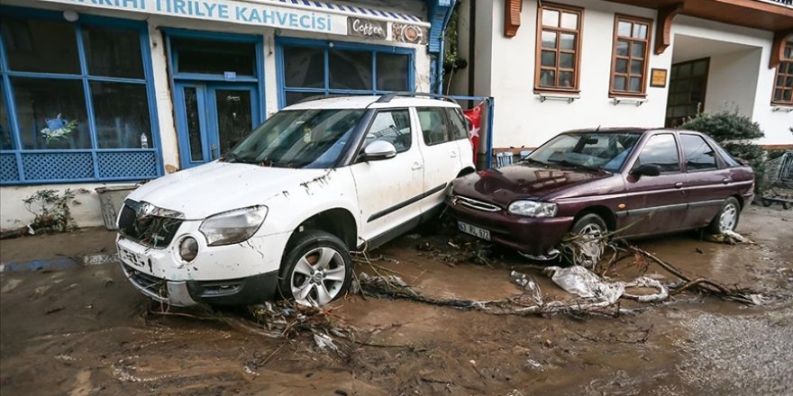 Şiddetli yağıştan etkilenen Tirilye'de selin yaraları sarılıyor