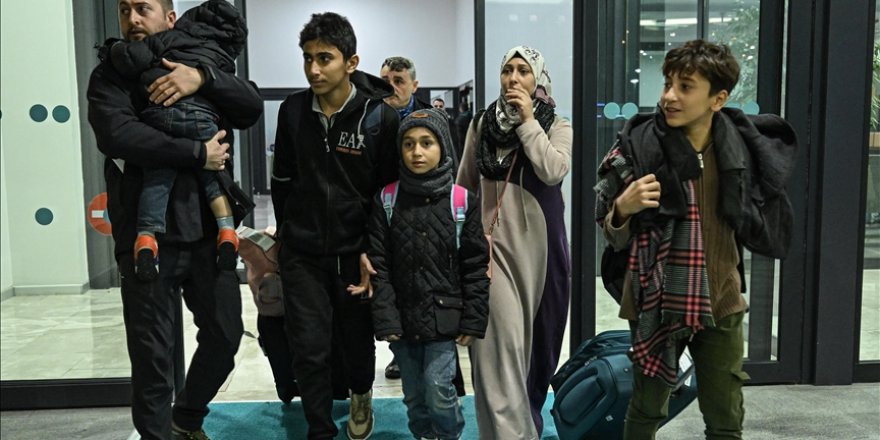 Gazze'den tahliye edilen Türk vatandaşları İstanbul'a geldi