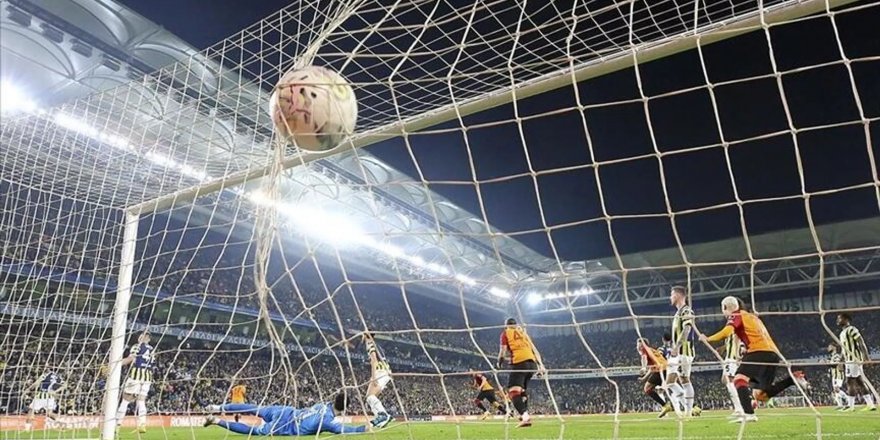 30 milyon euroluk transfer: 'Dünya devi' Fenerbahçe'nin yıldızı için İstanbul'a geliyor