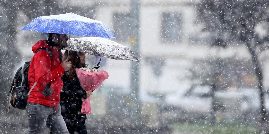 Meteoroloji'den 36 kente sarı ve turuncu kodlu uyarı: Yoğun kar yağışı, sel ve kuvvetli fırtına...