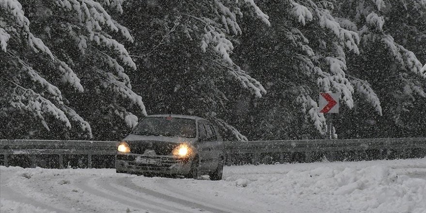 Kars ve Ardahan'da kar etkili oldu