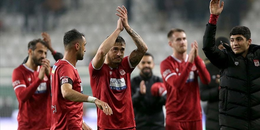 Sivasspor, Konya deplasmanında 3 puanı tek golle aldı