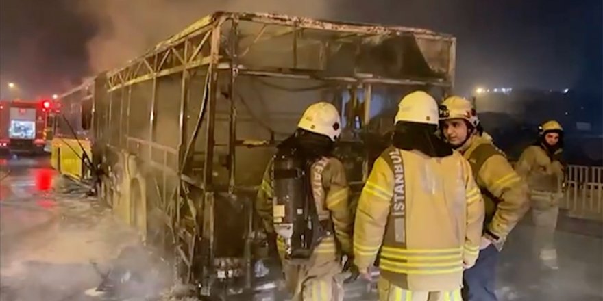 Bahçelievler'de seyir halindeki İETT otobüsünde çıkan yangın söndürüldü