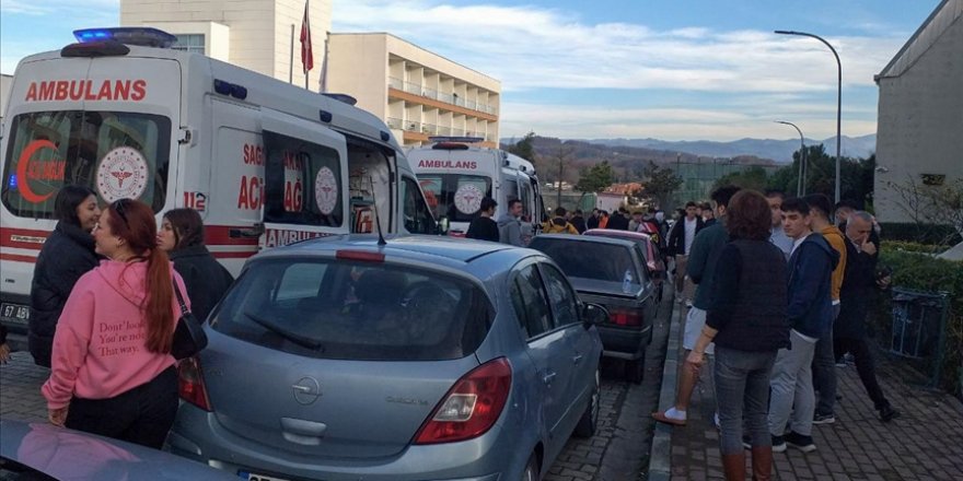 Zonguldak'ta 34 öğrenci gıda zehirlenmesi şüphesiyle hastaneye kaldırıldı