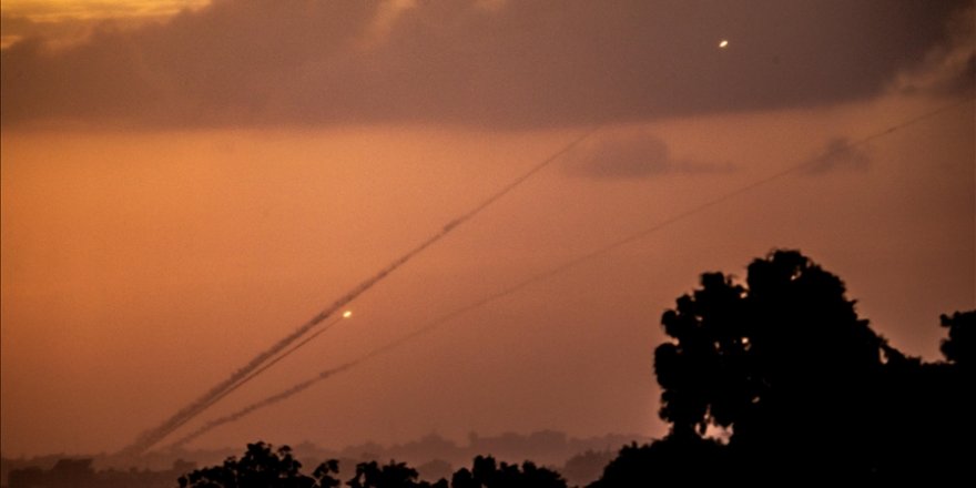 Direniş grupları Gazze'nin farklı bölgelerinde İsrail askerlerini hedef almaya devam ediyor