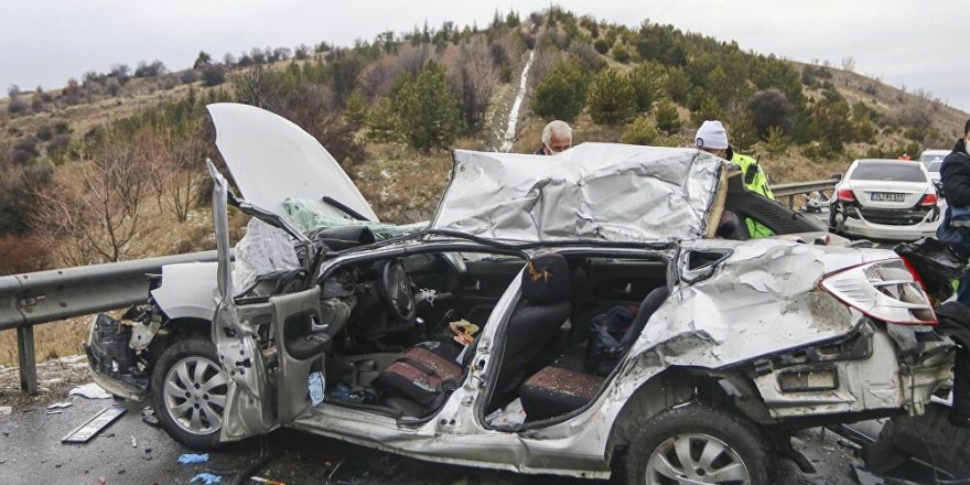 Ankara'da TEM otoyolunda kaza: 4 ölü, 5 yaralı