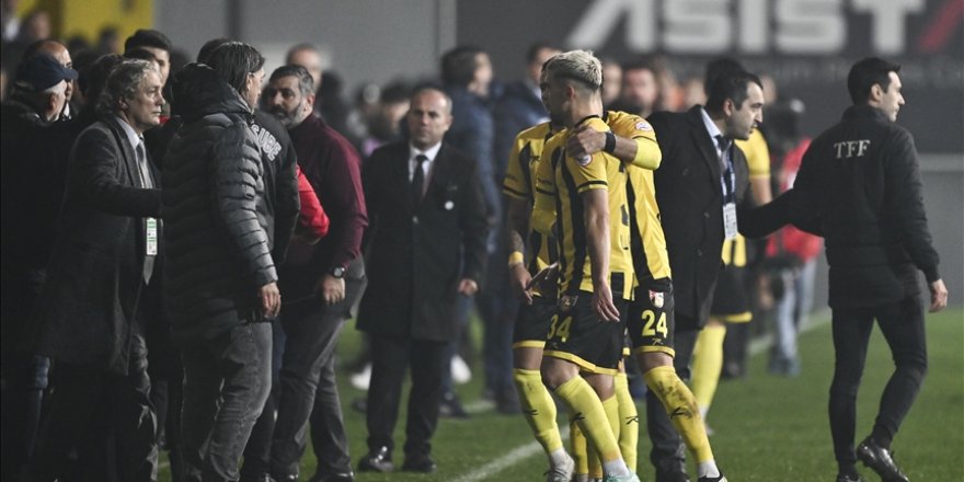 İstanbulspor-Trabzonspor karşılaşması yarıda kaldı