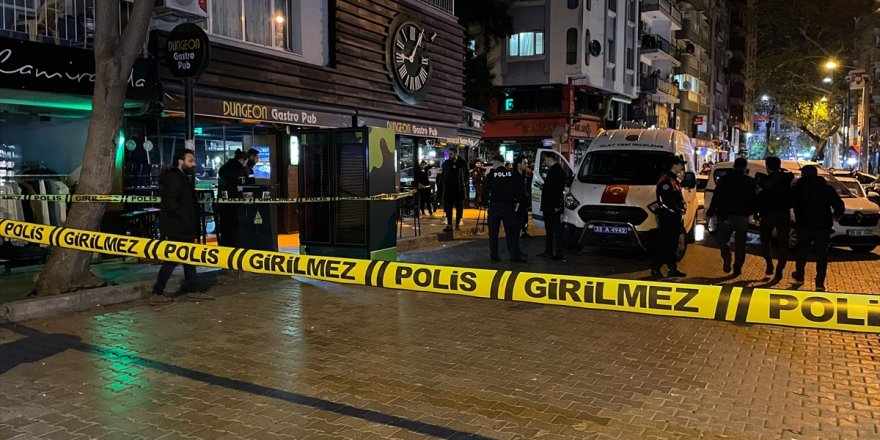 İzmir'deki silahlı kavgada yaralanan kişi tedavi gördüğü hastanede hayatını kaybetti