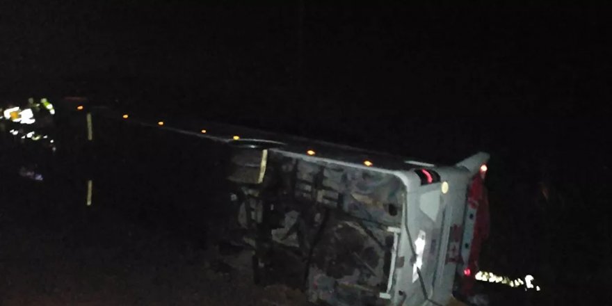 Sivas'ta yolcu otobüsü devrildi: 21 yaralı
