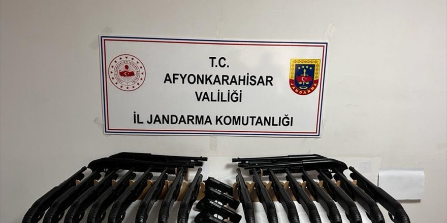 Afyonkarahisar'da 24 ruhsatsız silah ele geçirildi