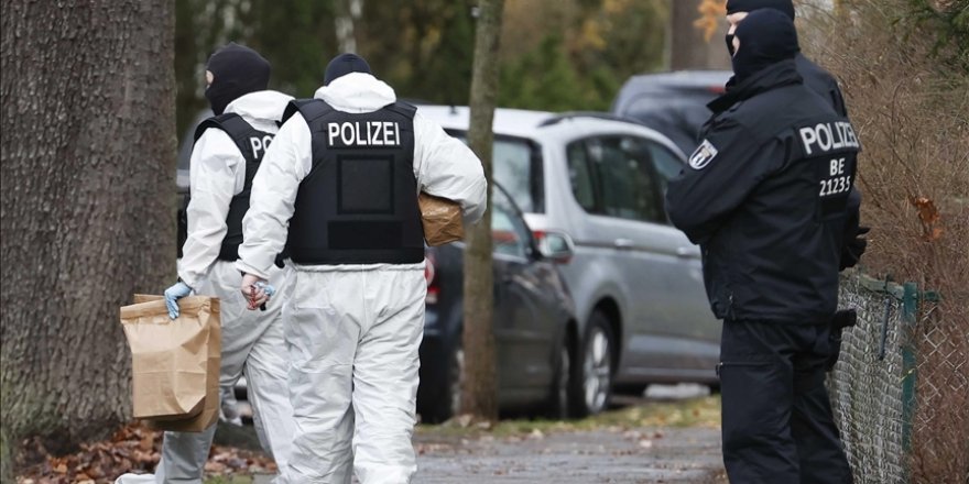 Almanya‘da polis, elinde bıçak olan bir kişiyi öldürdü