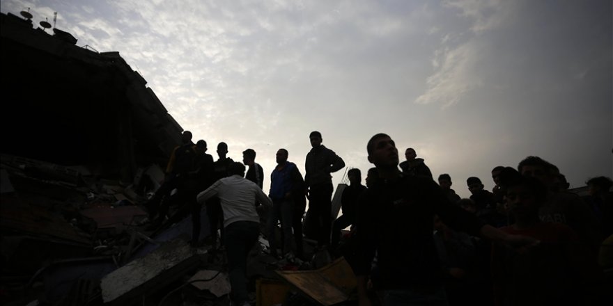 İsrail'in Gazze'deki Nuseyrat Mülteci Kampı'nda bir eve düzenlediği saldırıda 7 kişi öldü