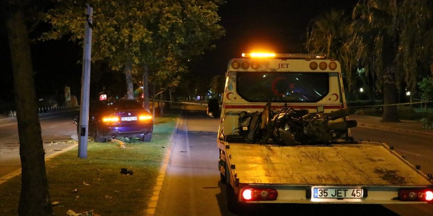 İzmir'de otomobille çarpışan motosikletteki kurye öldü