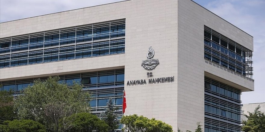 Anayasa Mahkemesi, ismini "B" olarak değiştirmek isteyen kişinin talebinin reddini uygun buldu