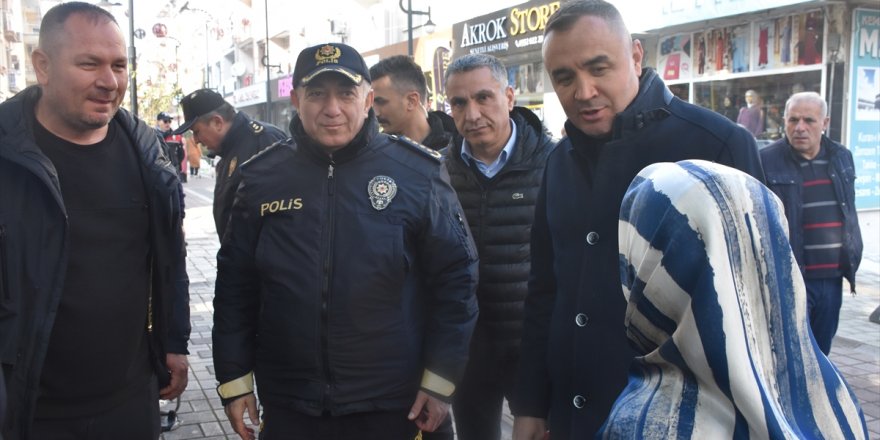 İzmir Emniyet Müdürü Celal Sel, Kemalpaşa'da incelemelerde bulundu