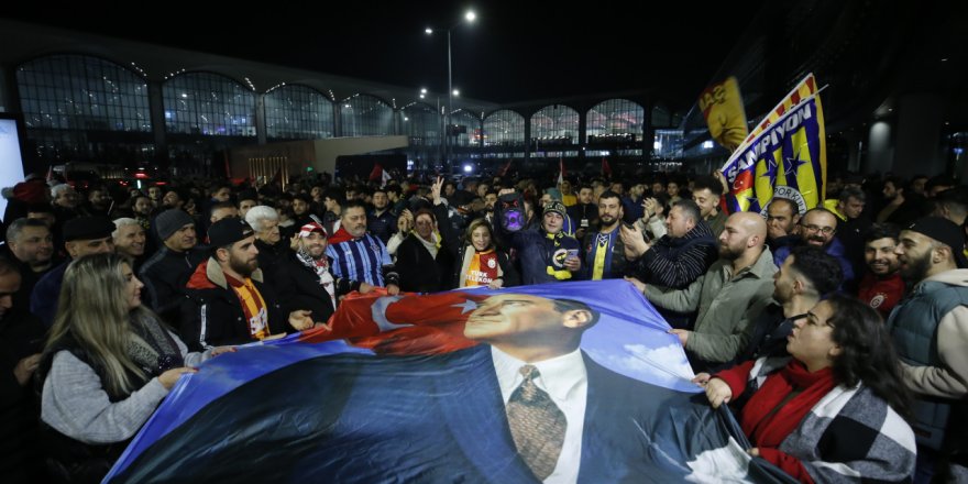 Galatasaray kafilesi İstanbul'a döndü