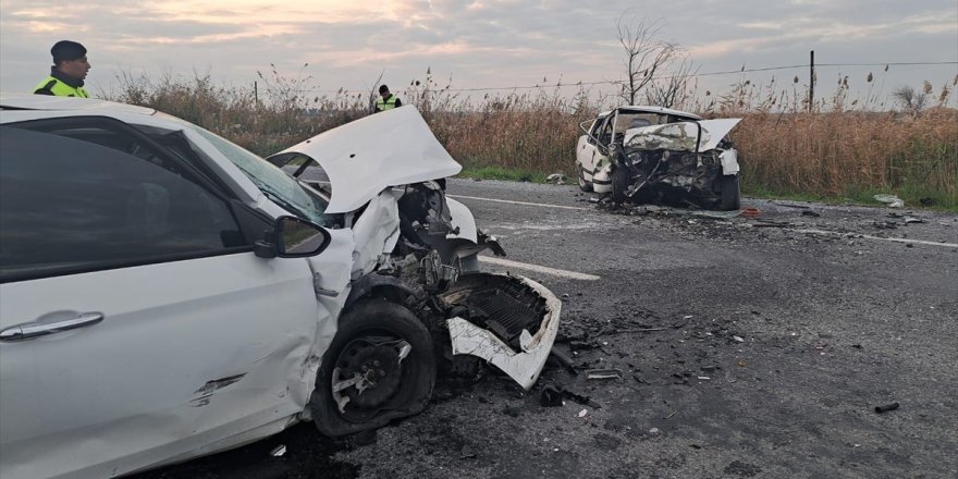 Aydın'da iki otomobilin çarpıştığı kazada 2 kişi yaralandı