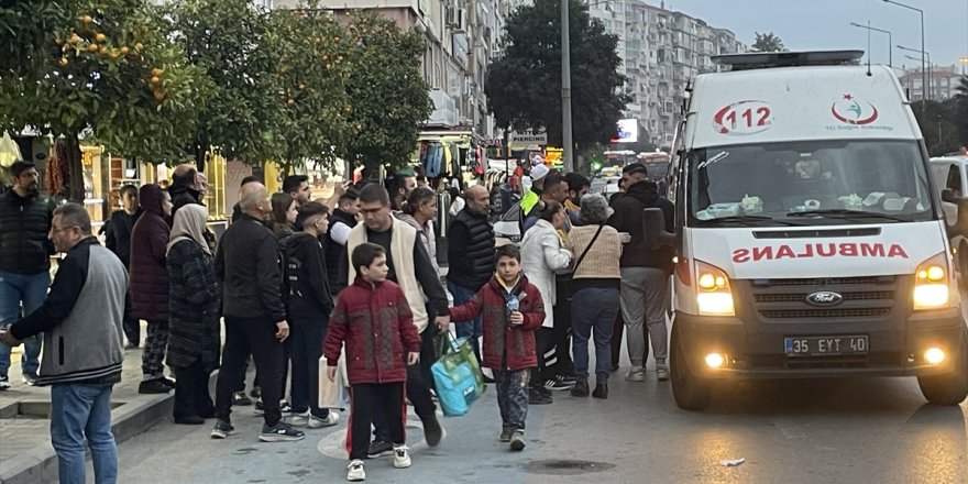 İzmir'de yürüyen merdivenin ters yönde hareket etmesiyle düşen 5 kişi yaralandı