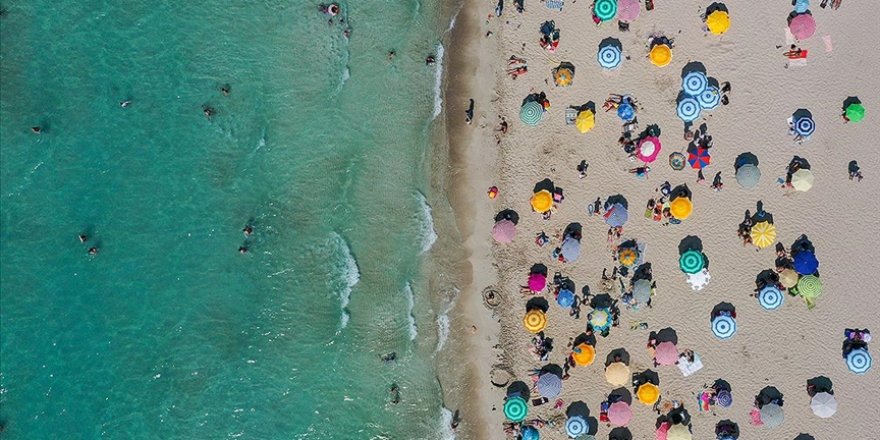 Yılbaşı tatili yoğunluğu yaşanan Antalya'da aralık ayı turist rekoru kırıldı