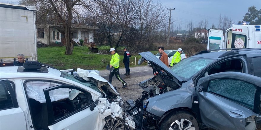 Muğla'da iki otomobil çarpıştı, 3 kişi öldü, bir kişi ağır yaralandı