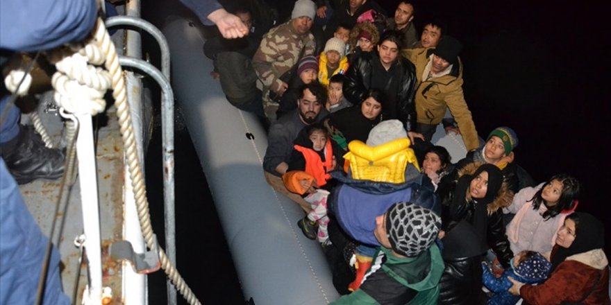 İzmir'de 104 düzensiz göçmen kurtarıldı, 82 göçmen yakalandı