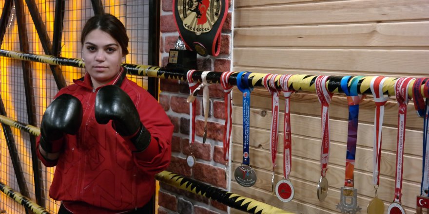 Şampiyon Oya Buse Toral’ın yeni hedefi Kick Boks Açık Avrupa Kupası