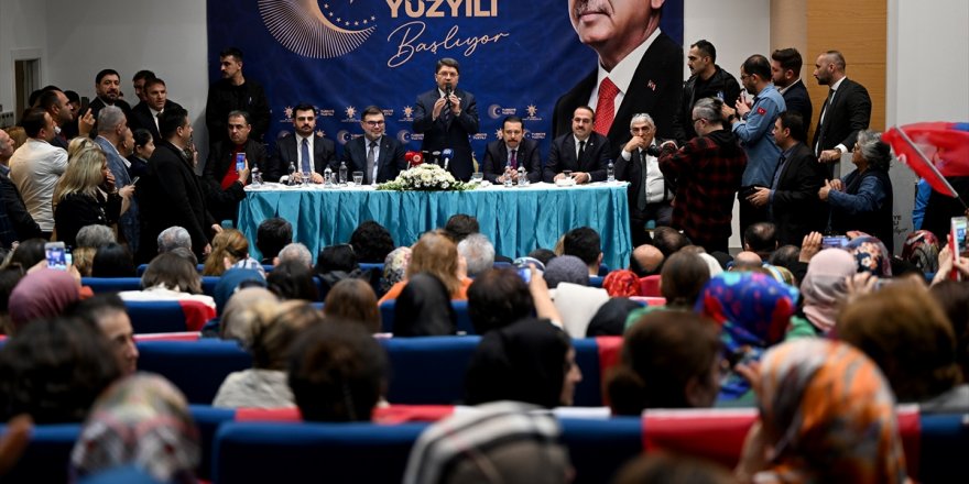 Adalet Bakanı Tunç, AK Parti İzmir İl Başkanlığında konuştu