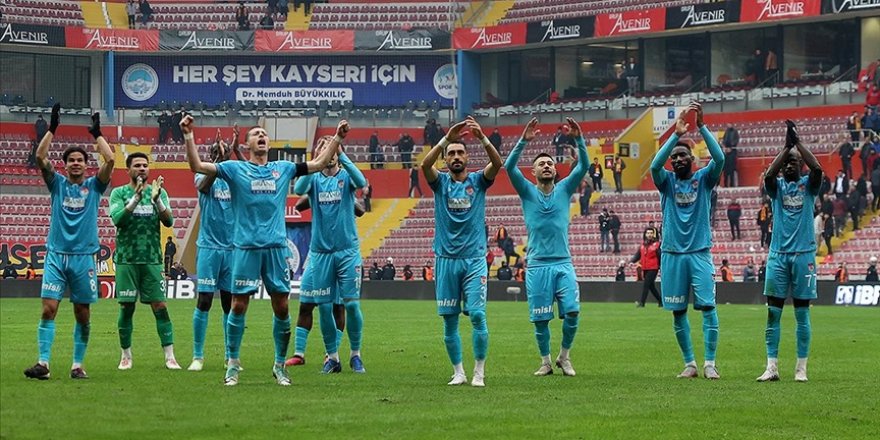 Sivasspor 3 puanı 3 golle aldı