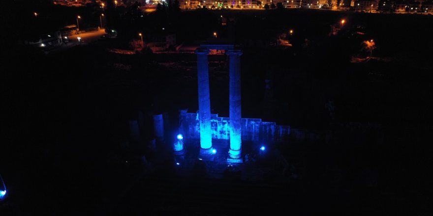 Apollon Tapınağı otizme dikkat çekmek için mavi renkte ışıklandırıldı
