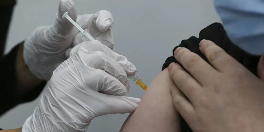 Sağlık Bakanlığı'ndan BioNTech klavuzu: Alerjik reaksiyon gösterenlere ikinci doz yapılmayacak